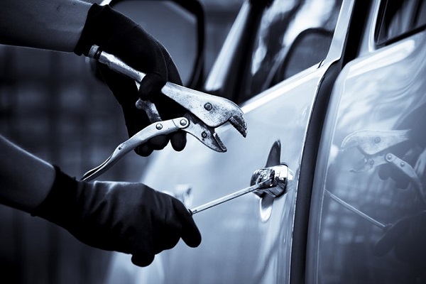 Auto a noleggio rubata