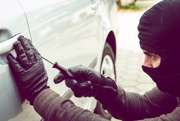 Auto a noleggio rubata